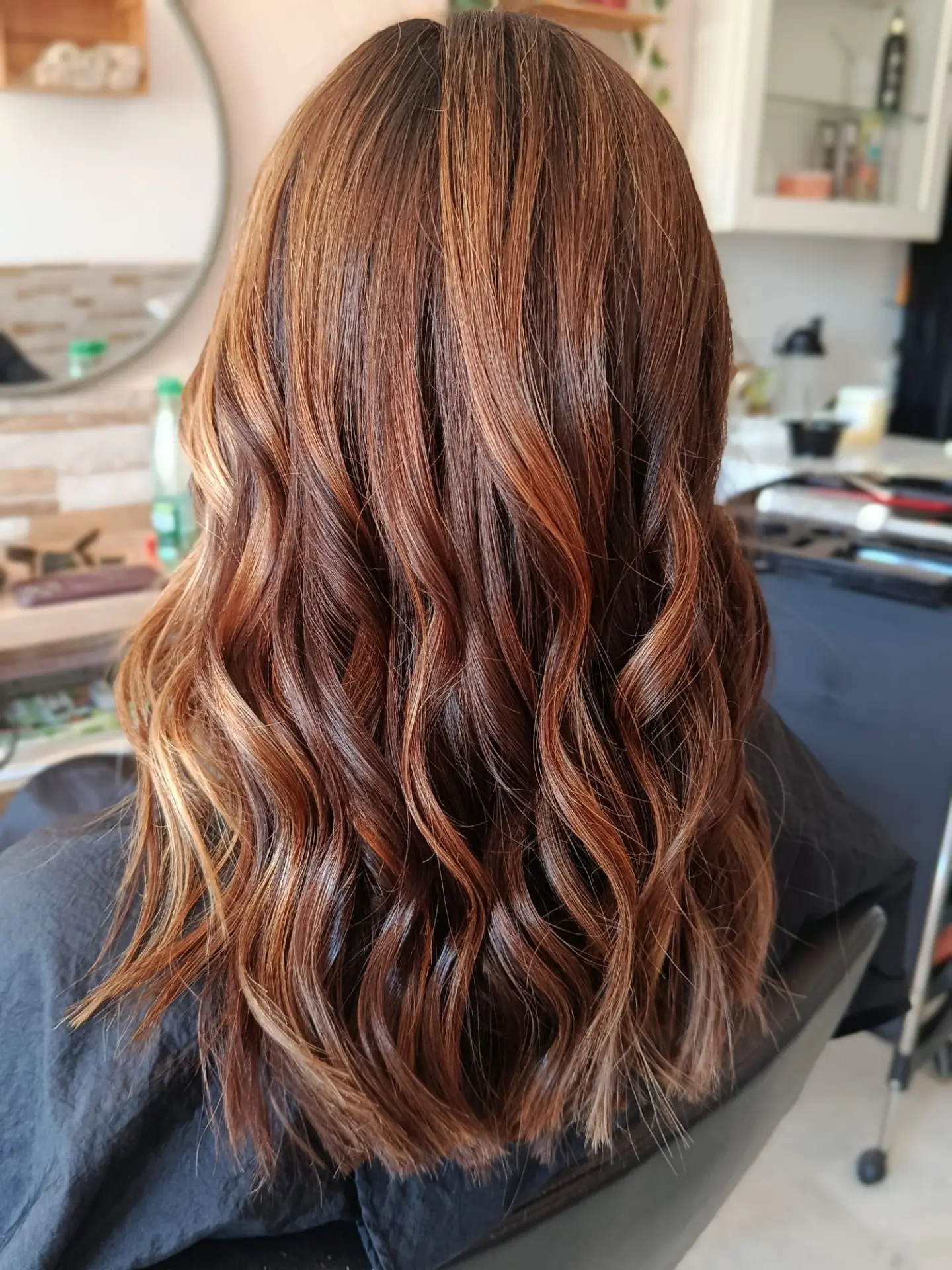 Long wavy copper red hair with a glossy all-over colour