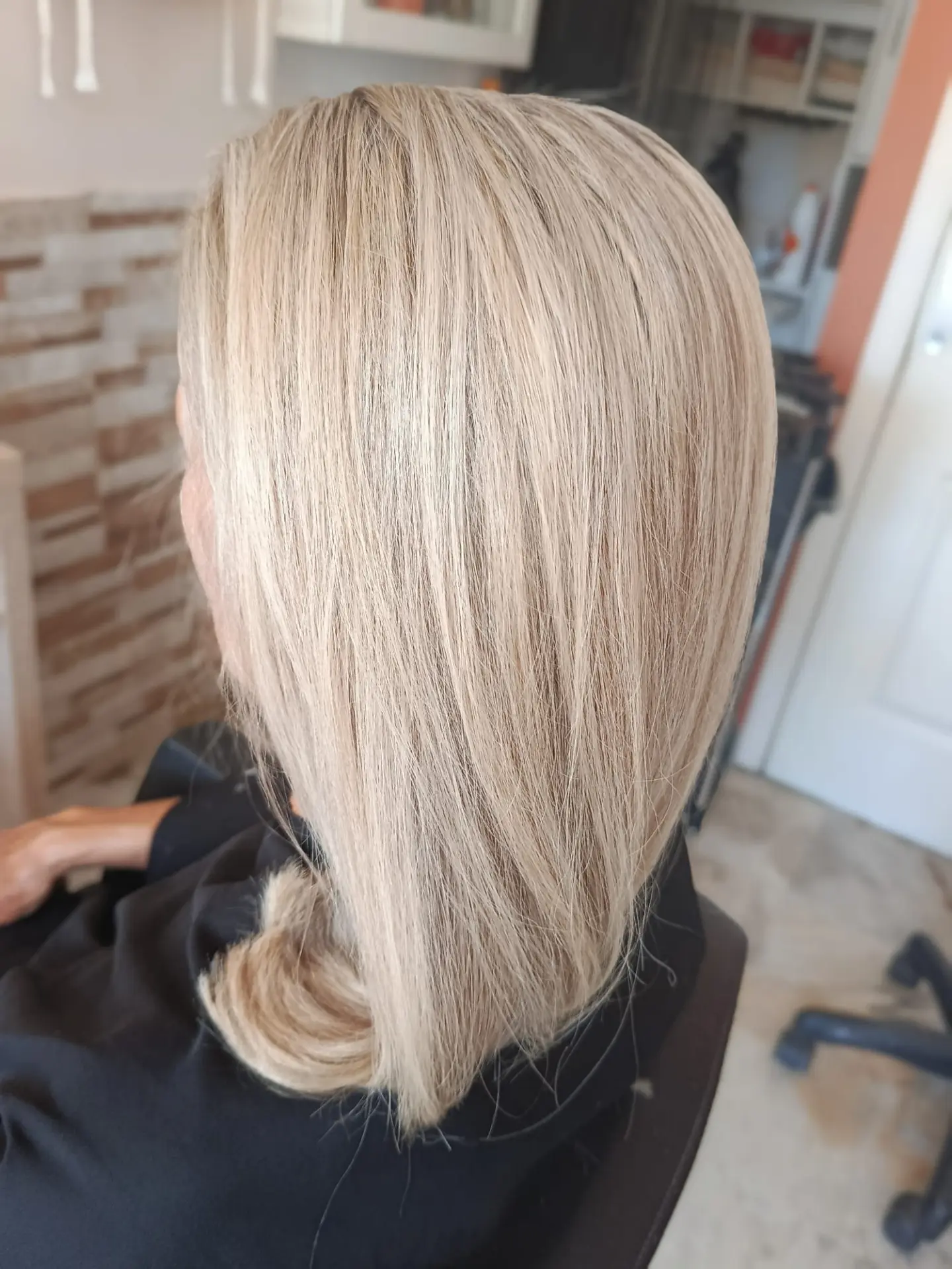 Sandy blonde highlights with a soft blow-dry finish